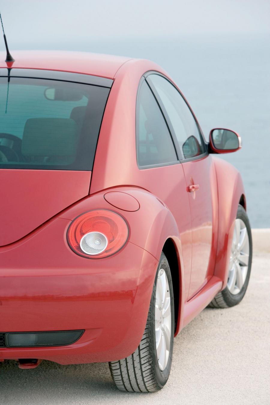  Volkswagen New Beetle 2006 года  (фото 38 из 47)